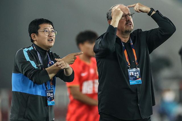 国足客战新加坡首发：李昊首秀！王钰栋、戴伟浚先发，武磊替补